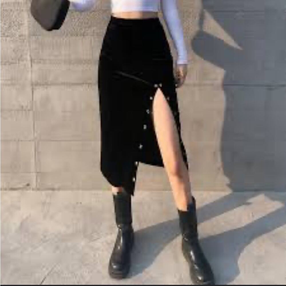 Black High-Slit Midi Skirt with Snap Buttons - Women